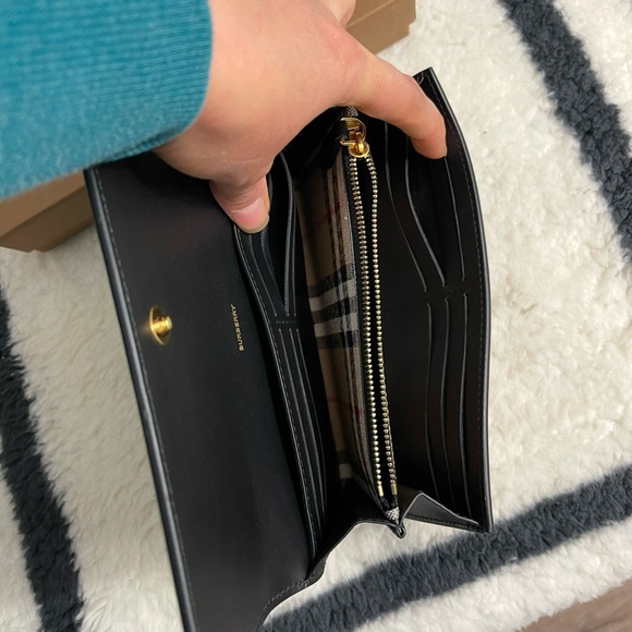 Brand New in box Beautiful BURBERRY Ladies Wallet !!! - Picture 4 of 11